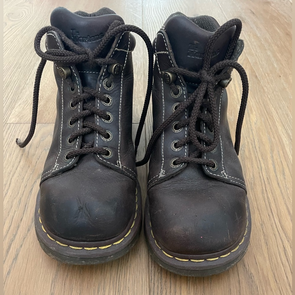 Brown old school Dr Martens.  Size 9
